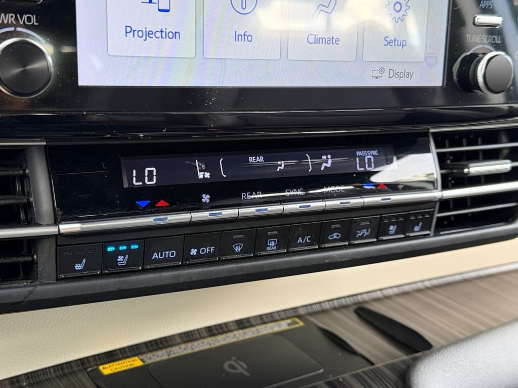 2024 Toyota Sienna Platinum 7 Passenger