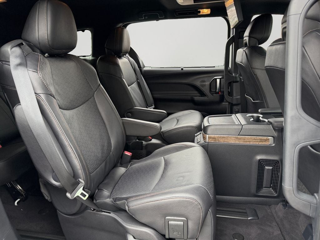 2025 Toyota Sienna Platinum 7 Passenger