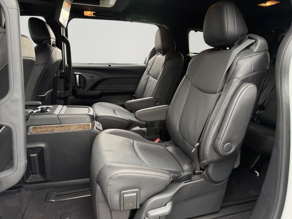 2025 Toyota Sienna Platinum 7 Passenger