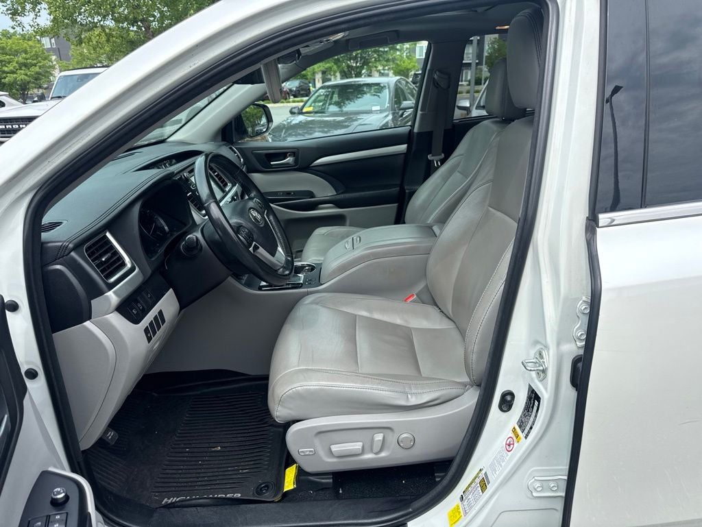 2018 Toyota Highlander XLE Super Clean!