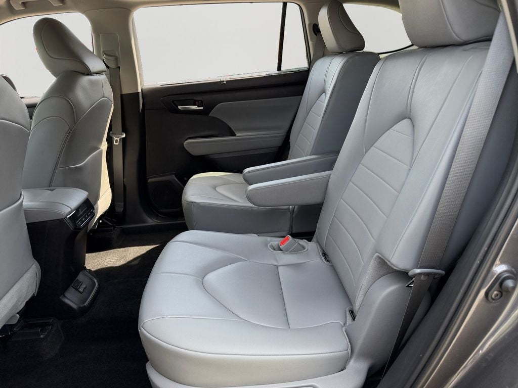2025 Toyota Highlander Hybrid XLE