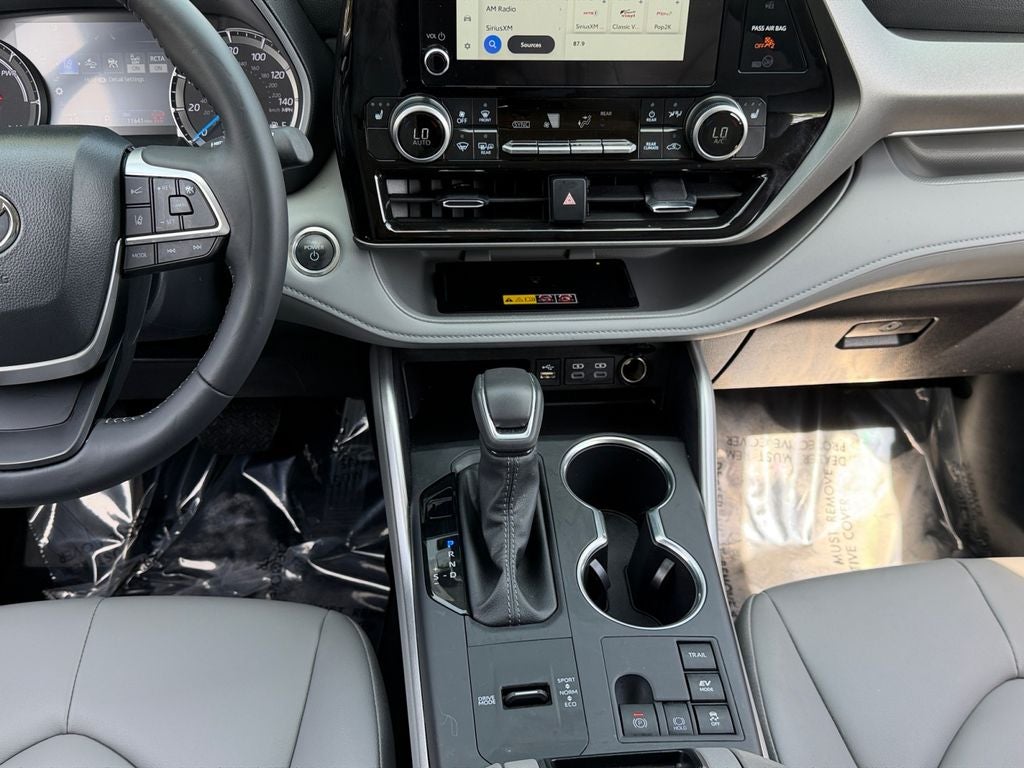 2025 Toyota Highlander Hybrid XLE