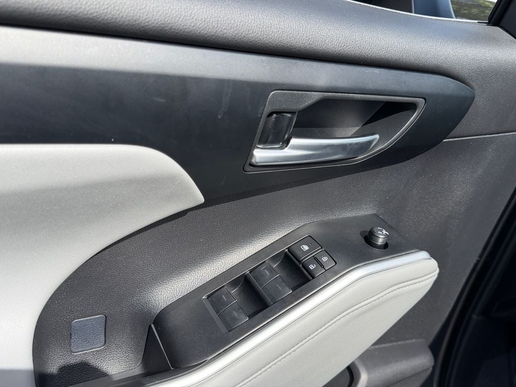 2025 Toyota Highlander Hybrid XLE