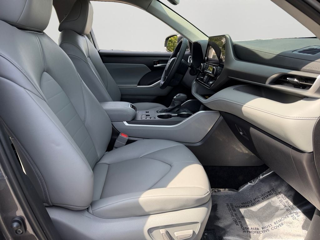 2025 Toyota Highlander Hybrid XLE