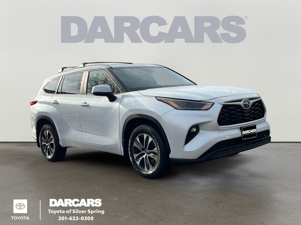 2023 Toyota Highlander XLE Clean SUV!