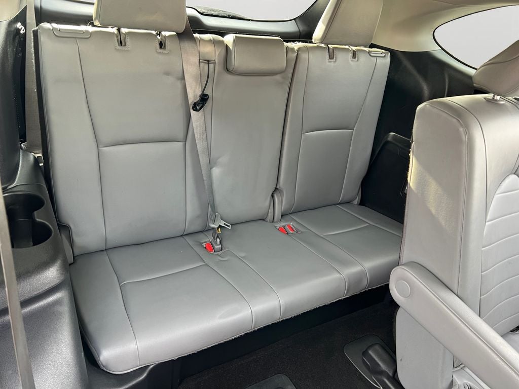 2023 Toyota Highlander XLE Clean SUV!