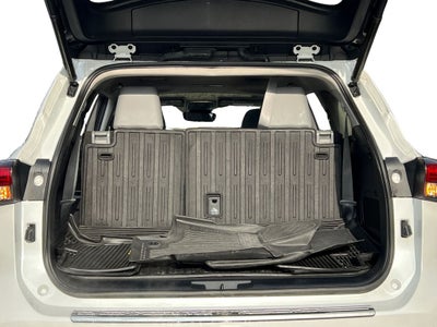 2023 Toyota Highlander XLE Clean SUV!