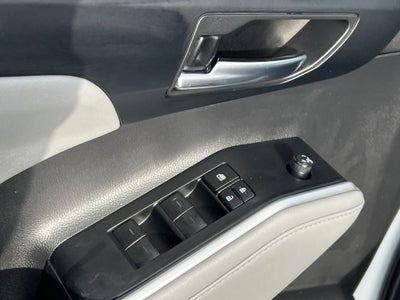 2023 Toyota Highlander XLE Clean SUV!