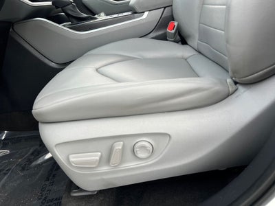 2023 Toyota Highlander XLE Clean SUV!