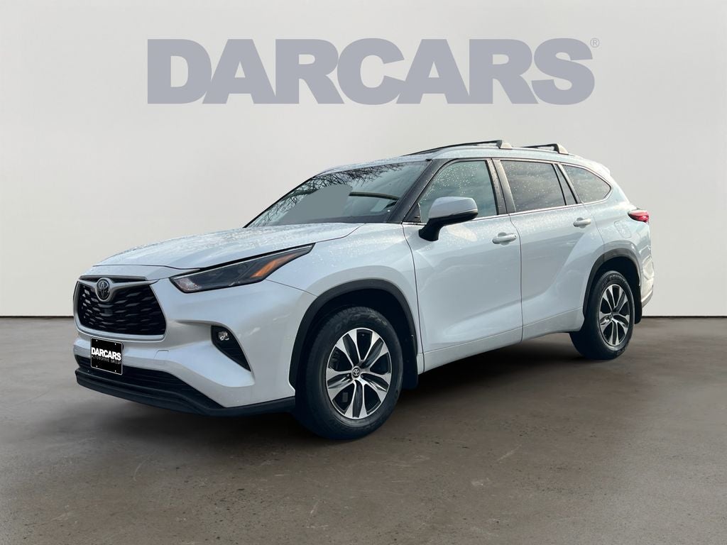 2023 Toyota Highlander XLE Clean SUV!