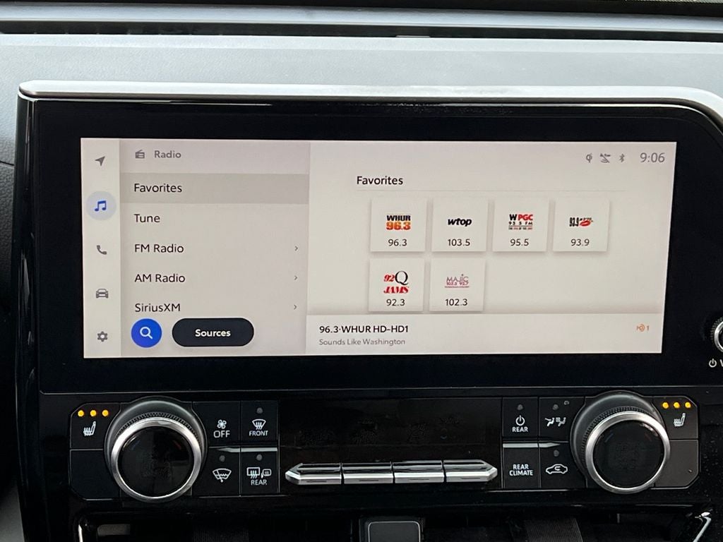 2023 Toyota Highlander XLE Clean SUV!