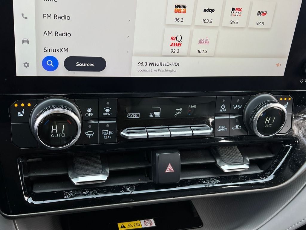 2023 Toyota Highlander XLE Clean SUV!