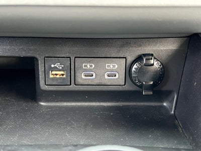 2023 Toyota Highlander XLE Clean SUV!