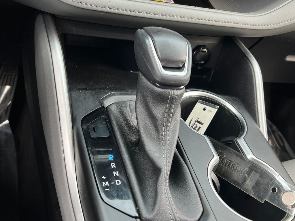 2023 Toyota Highlander XLE Clean SUV!