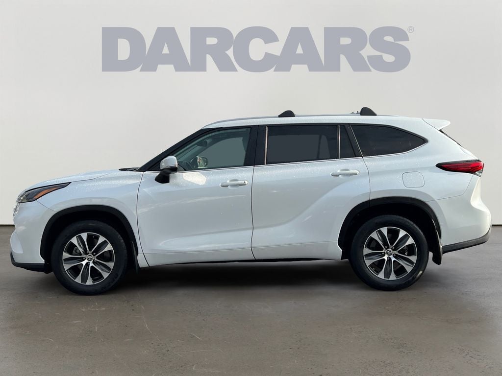 2023 Toyota Highlander XLE Clean SUV!
