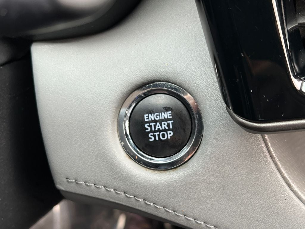 2023 Toyota Highlander XLE Clean SUV!