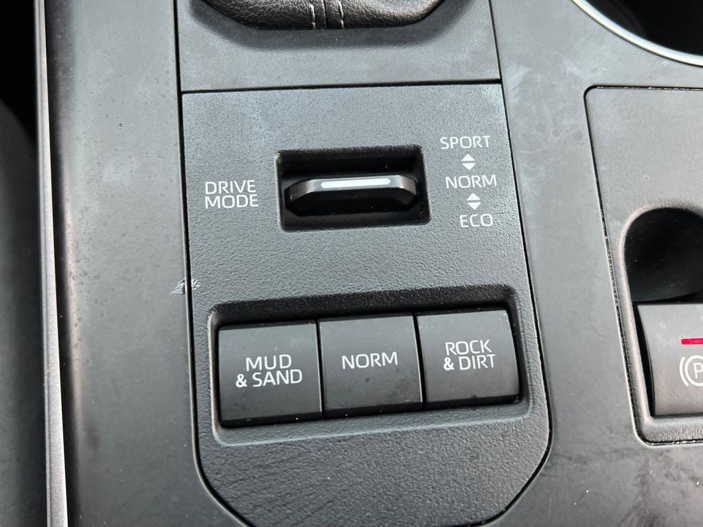 2023 Toyota Highlander XLE Clean SUV!