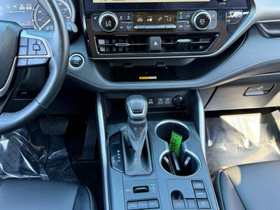 2024 Toyota Highlander XLE AWD!