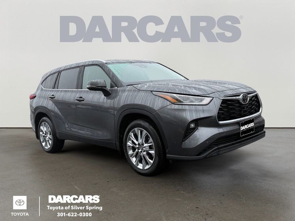 2025 Toyota Highlander Limited Low Miles!