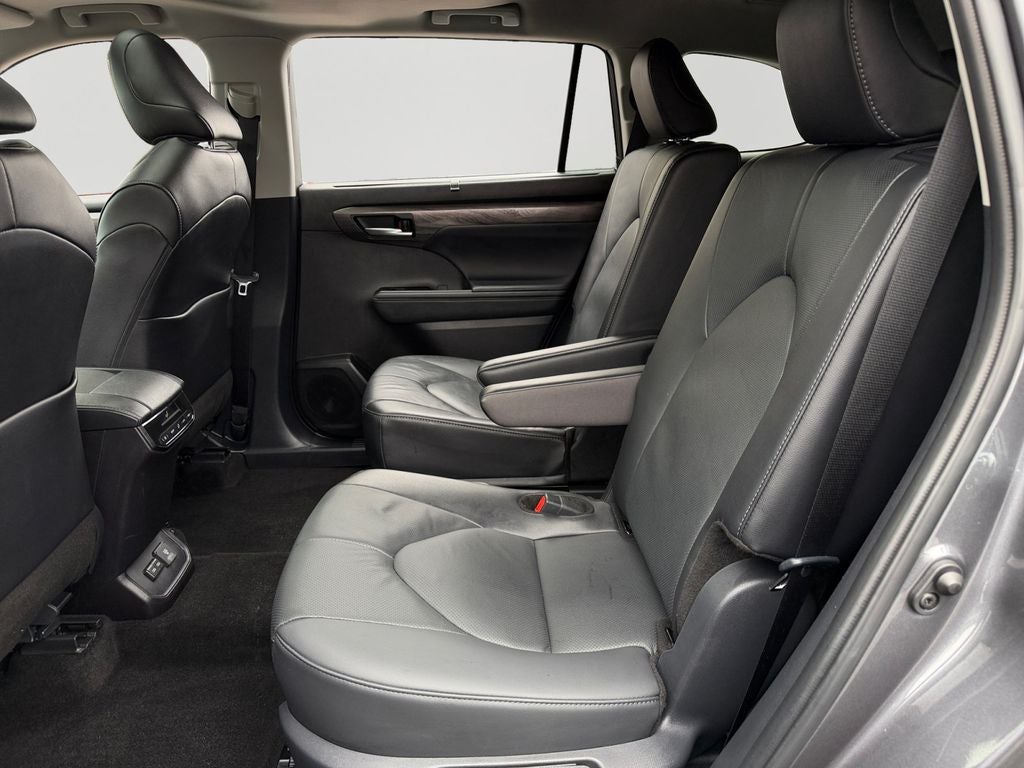 2025 Toyota Highlander Limited Low Miles!