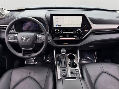 2025 Toyota Highlander Limited Low Miles!