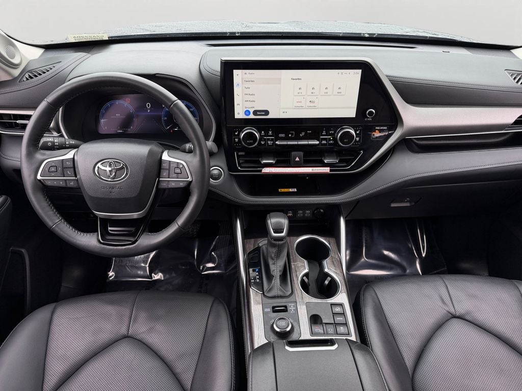 2025 Toyota Highlander Limited Low Miles!