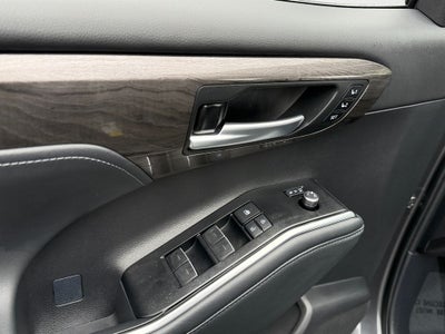 2025 Toyota Highlander Limited Low Miles!