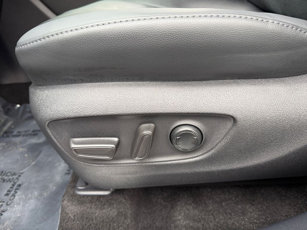 2025 Toyota Highlander Limited Low Miles!