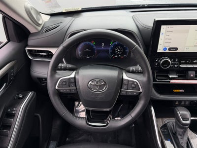 2025 Toyota Highlander Limited Low Miles!