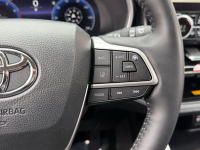 2025 Toyota Highlander Limited Low Miles!
