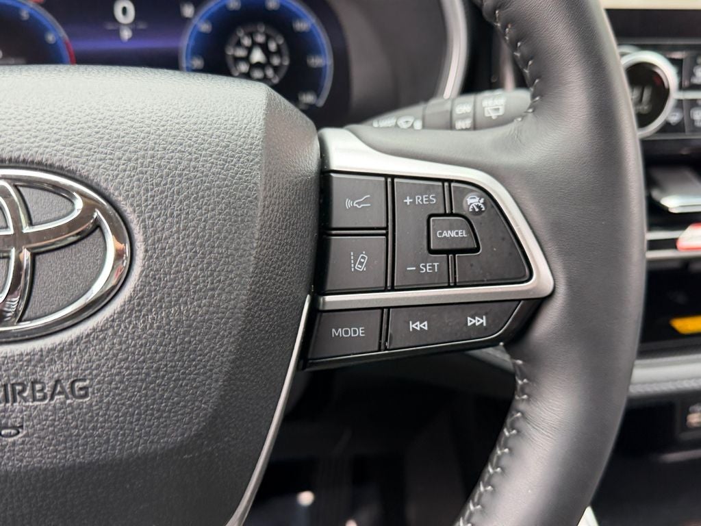 2025 Toyota Highlander Limited Low Miles!