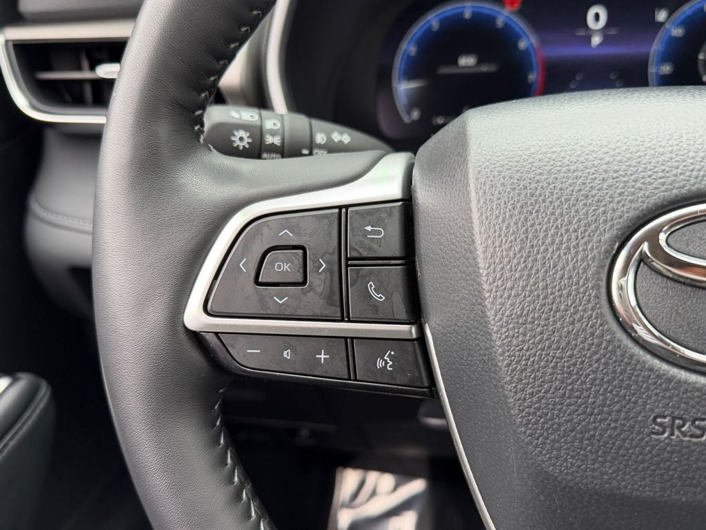 2025 Toyota Highlander Limited Low Miles!