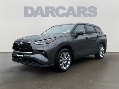 2025 Toyota Highlander Limited Low Miles!
