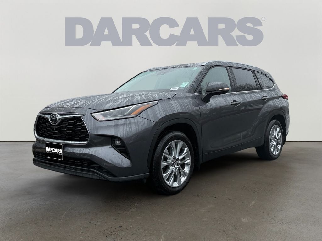 2025 Toyota Highlander Limited Low Miles!