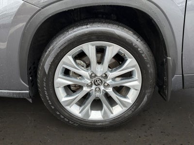 2025 Toyota Highlander Limited Low Miles!