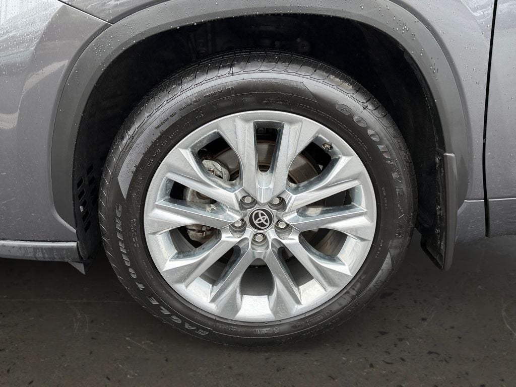 2025 Toyota Highlander Limited Low Miles!
