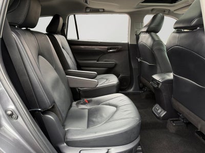 2025 Toyota Highlander Limited Low Miles!