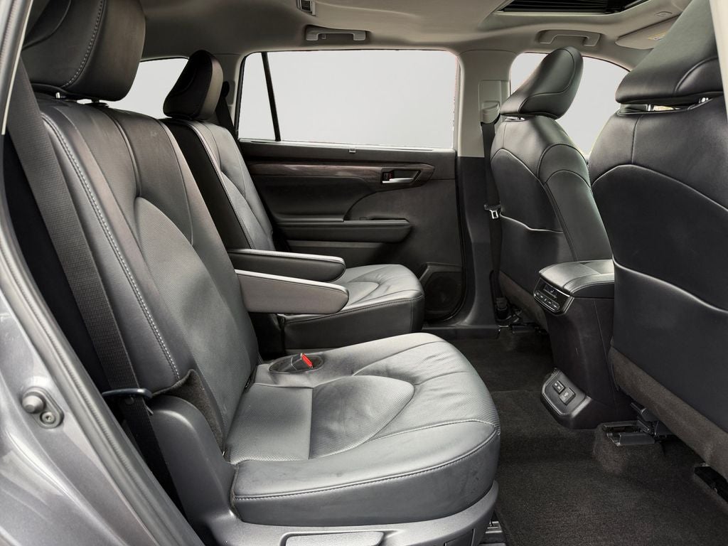 2025 Toyota Highlander Limited Low Miles!