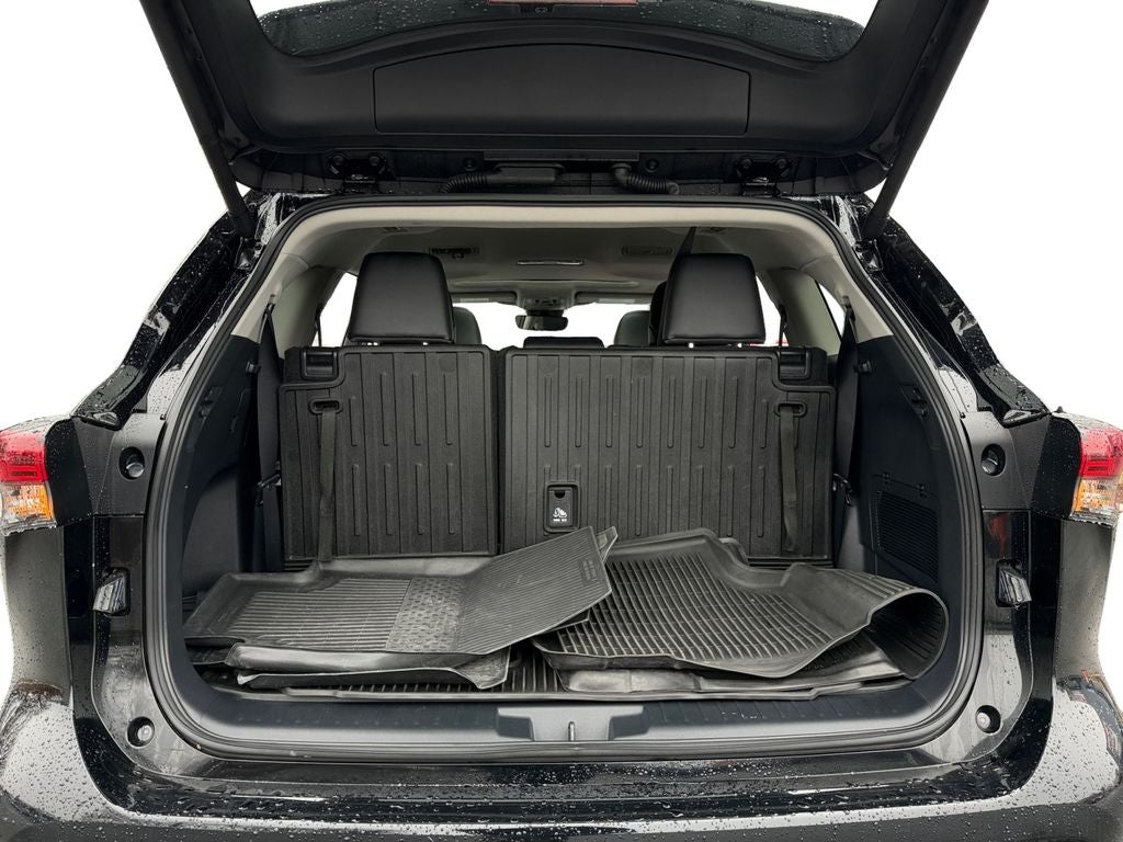 2024 Toyota Highlander XLE Super Low Miles!