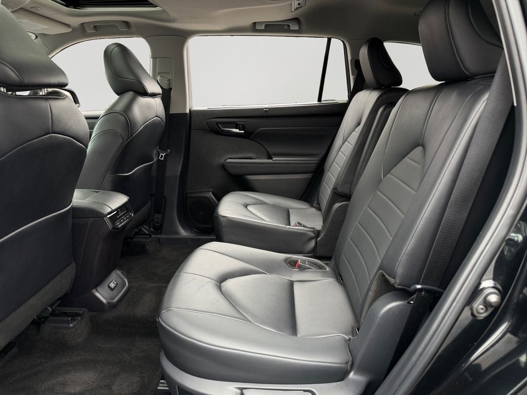 2024 Toyota Highlander XLE Super Low Miles!