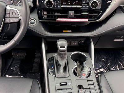 2024 Toyota Highlander XLE Super Low Miles!