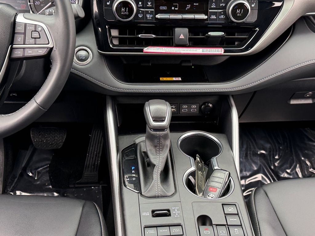 2024 Toyota Highlander XLE Super Low Miles!