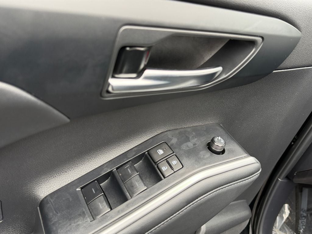 2024 Toyota Highlander XLE Super Low Miles!