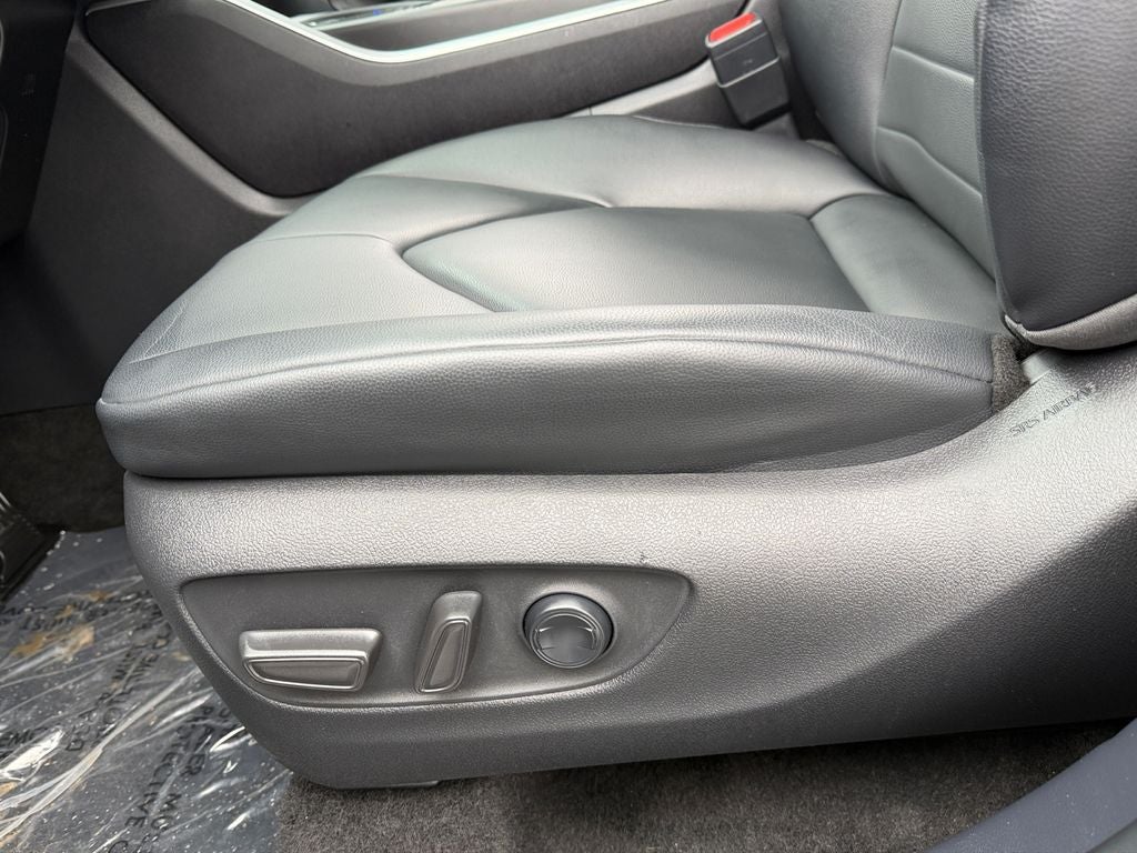 2024 Toyota Highlander XLE Super Low Miles!