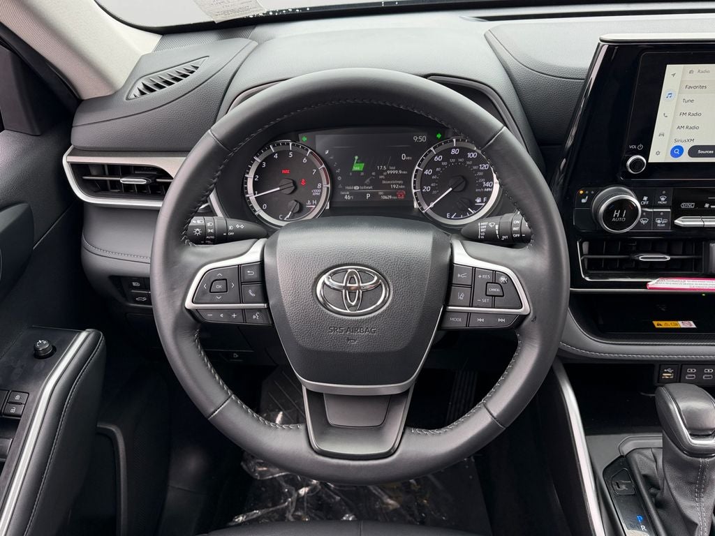 2024 Toyota Highlander XLE Super Low Miles!
