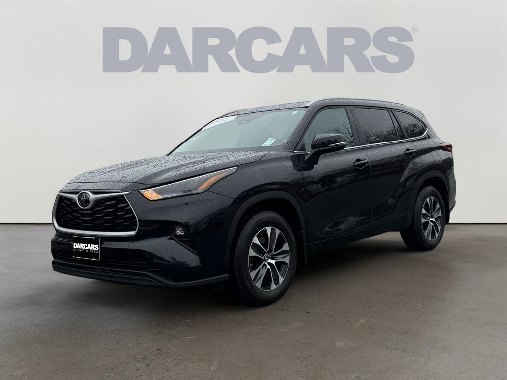 2024 Toyota Highlander XLE Super Low Miles!