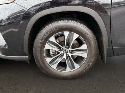 2024 Toyota Highlander XLE Super Low Miles!