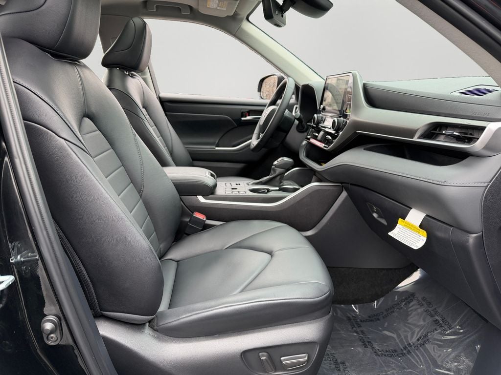 2024 Toyota Highlander XLE Super Low Miles!
