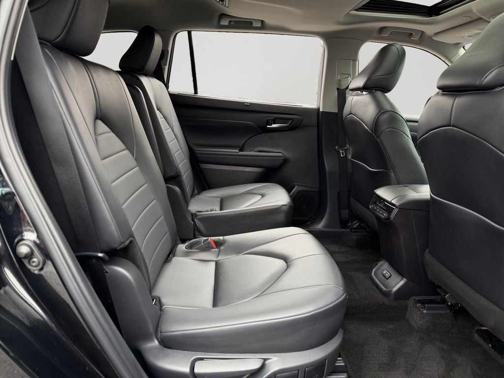 2024 Toyota Highlander XLE Super Low Miles!