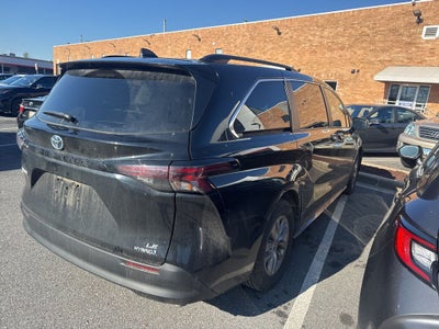 2023 Toyota Sienna LE 8 Passenger